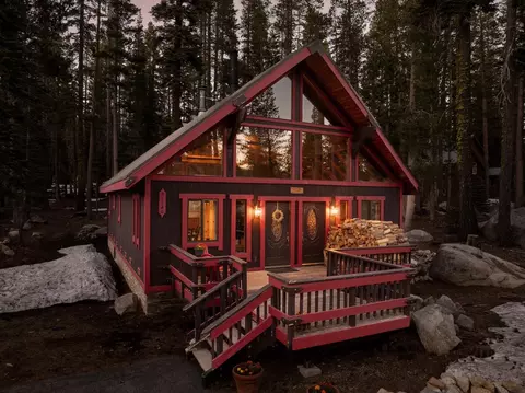 21146 Donner Pass Rd, Soda Springs, CA 95728