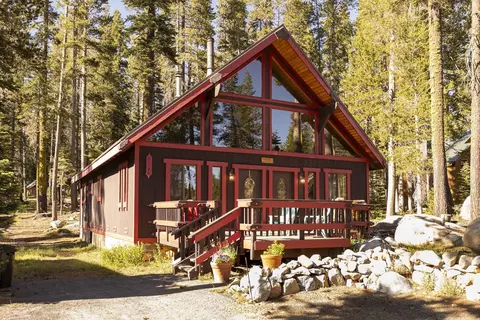 21146 Donner Pass Rd, Soda Springs, CA 95728