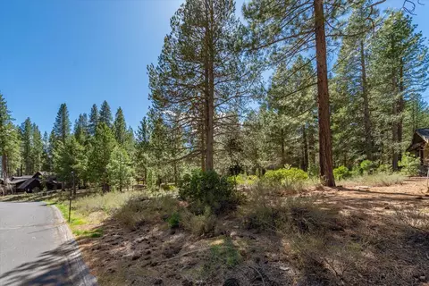 11850 Bottcher Loop, Truckee, CA 96161 photo 3