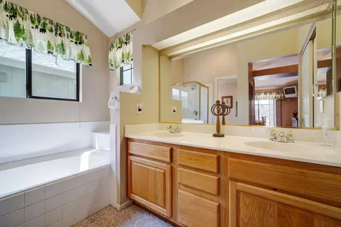 Bath - 16 Alder Ct, Blairsden, CA 96103 photo 4 of 4
