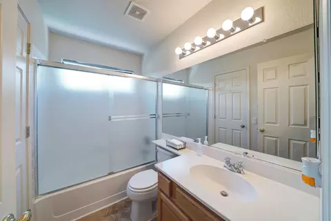 Bath - 16 Alder Ct, Blairsden, CA 96103 photo 3 of 4