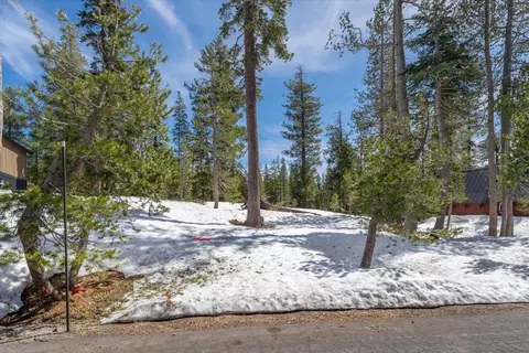 7348 Cascade Rd, Soda Springs, CA 95728