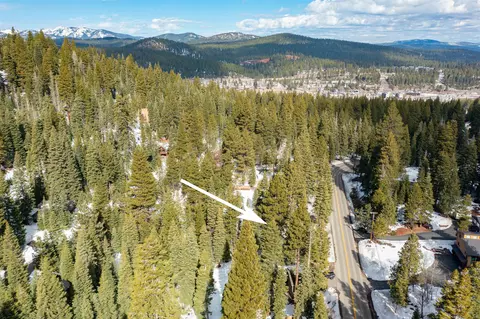 10694 Ponderosa Dr, Truckee, CA 96161
