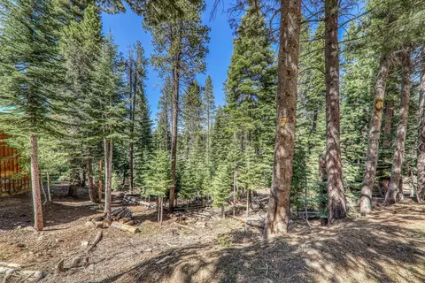10902 Laurelwood Dr, Truckee, CA 96161