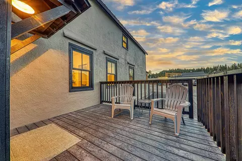 Exterior - 10017 E River St, Truckee, CA 96161 photo 3 of 7