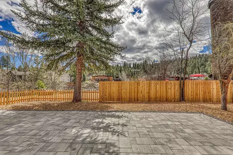 Exterior - 10017 E River St, Truckee, CA 96161 photo 5 of 7
