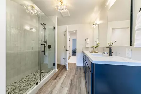 Bath - 10017 E River St, Truckee, CA 96161 photo 2 of 2