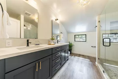 Bath - 10017 E River St, Truckee, CA 96161 photo 1 of 2
