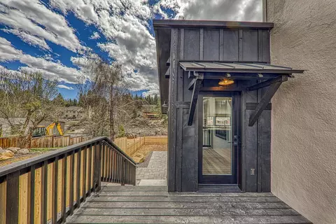 Exterior - 10017 E River St, Truckee, CA 96161 photo 4 of 7