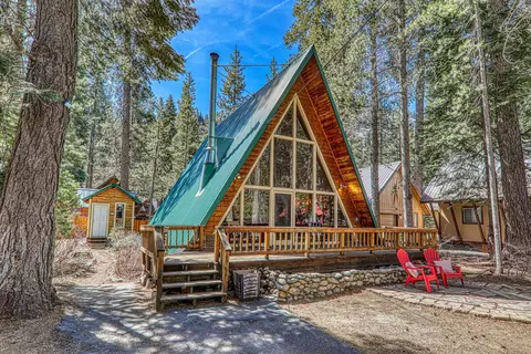 15685 Pine St, Truckee, CA 96161