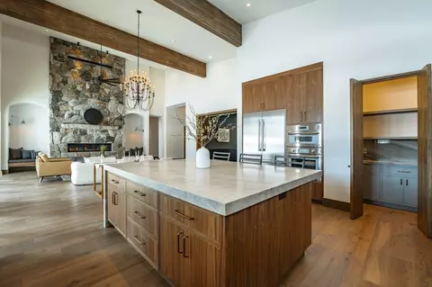11646 Henness Rd, Truckee, CA 96161