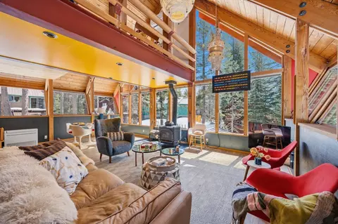 5104 Westshore Dr, Soda Springs, CA 95728