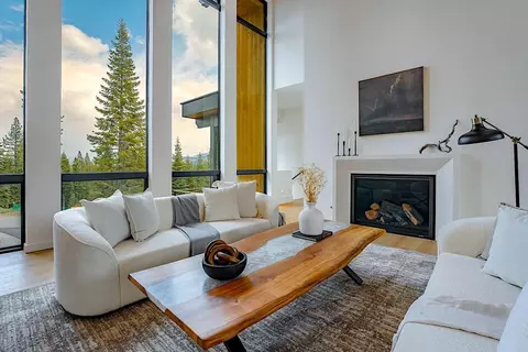 9321 Nine Bark Rd, Truckee, CA 96161