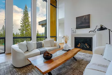 9321 Nine Bark Rd, Truckee, CA 96161
