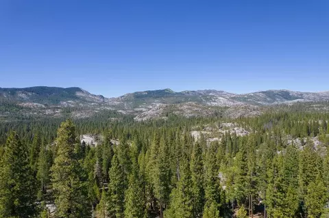 11820 Eagle Lakes Rd, Soda Springs, CA 95728