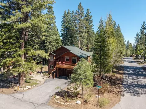10265 Blue Jay Ln, Truckee, CA 96161