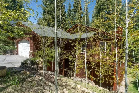 10694 Laurelwood Dr, Truckee, CA 96161