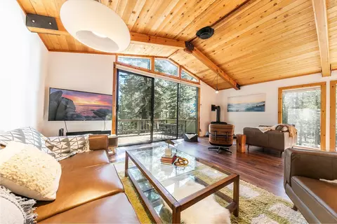 11790 Mougle Ln, Truckee, CA 96161
