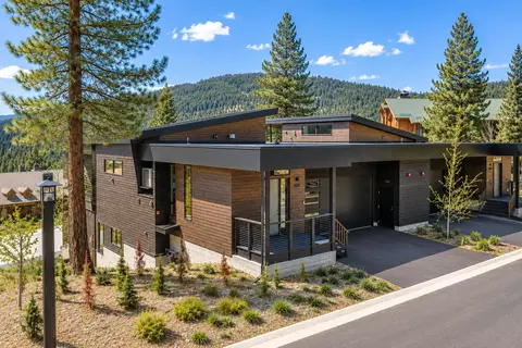 7470 Larkspur Ln, Truckee, CA 96161
