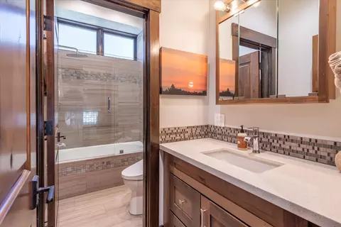 Bath - 11090 Henness Rd, Truckee, CA 96161 photo 5 of 5