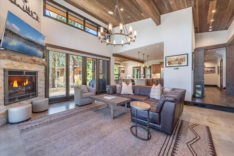 11090 Henness Rd, Truckee, CA 96161