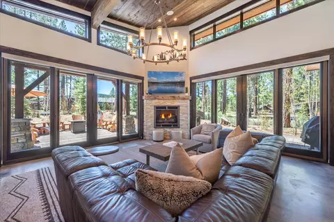 11090 Henness Rd, Truckee, CA 96161