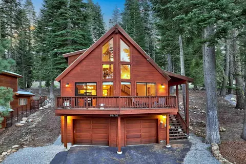 14751 Copenhagen Dr, Truckee, CA 96161