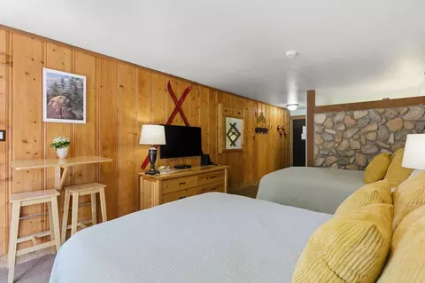 2000 N Village Dr # 222, Truckee, CA 96161