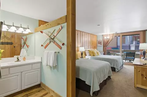 2000 N Village Dr # 222, Truckee, CA 96161