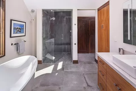 Bath - 600 Ej Brickell, Truckee, CA 96161 photo 2 of 4
