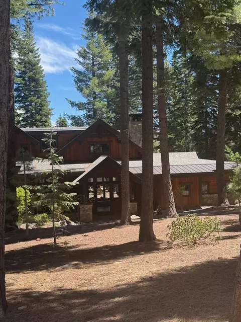 8390 Valhalla Dr, Truckee, CA 96161