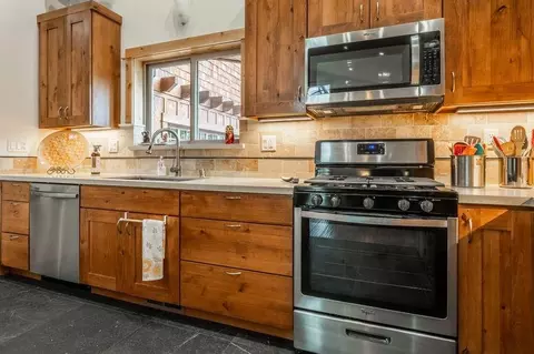 Kitchen - 16138 Lance Dr, Truckee, CA 96161 photo 3 of 3