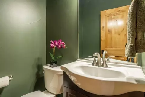 Bath - 16138 Lance Dr, Truckee, CA 96161 photo 3 of 5