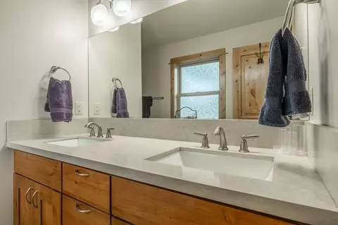 Bath - 16138 Lance Dr, Truckee, CA 96161 photo 1 of 5