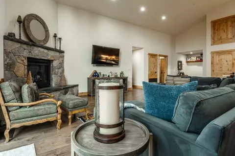 Living - 16138 Lance Dr, Truckee, CA 96161 photo 1 of 2