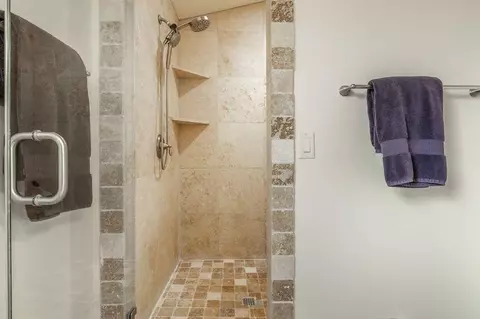 Bath - 16138 Lance Dr, Truckee, CA 96161 photo 2 of 5