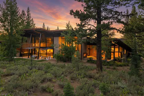 9612 Dunsmuir Way, Truckee, CA 96161