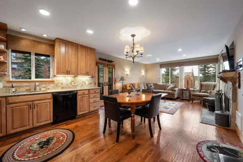 11711 Snowpeak Way # 555, Truckee, CA 96161