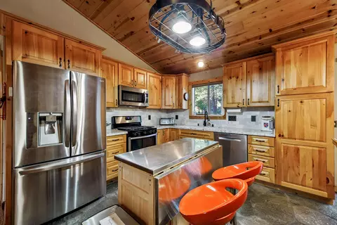 Kitchen - 12466 Pinnacle Loop, Truckee, CA 96161 photo 2 of 3