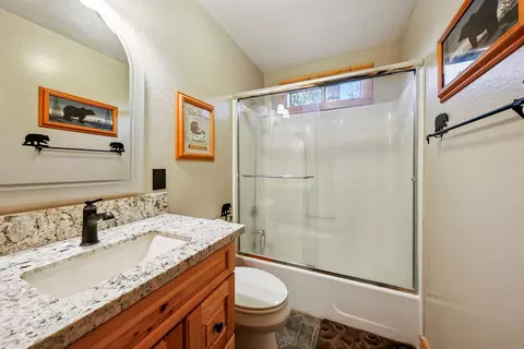 Bath - 12466 Pinnacle Loop, Truckee, CA 96161 photo 1 of 2