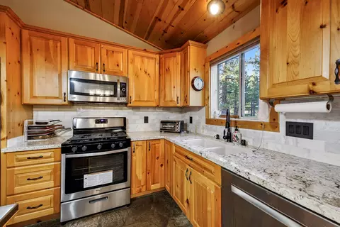 Kitchen - 12466 Pinnacle Loop, Truckee, CA 96161 photo 1 of 3