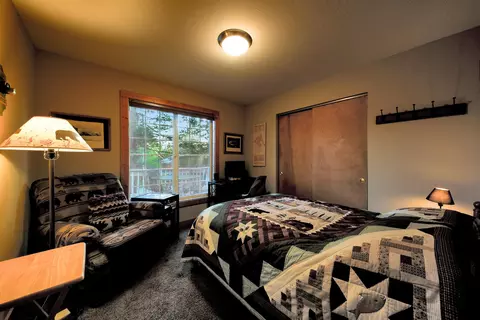 Bedroom - 12466 Pinnacle Loop, Truckee, CA 96161 photo 2 of 3