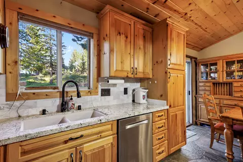 Kitchen - 12466 Pinnacle Loop, Truckee, CA 96161 photo 3 of 3