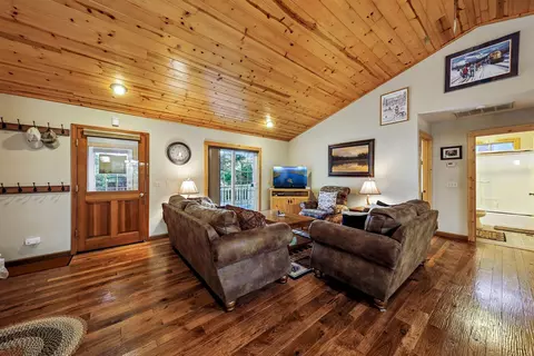 Living - 12466 Pinnacle Loop, Truckee, CA 96161 photo 2 of 4