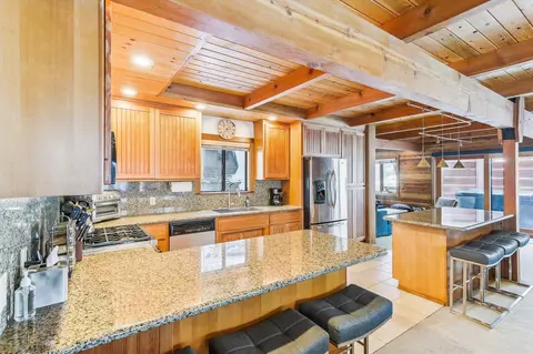 Kitchen - 1606 Deer Path, Truckee, CA 96161 photo 2 of 2