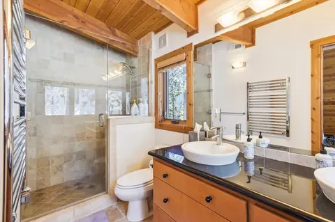 Bath - 1606 Deer Path, Truckee, CA 96161 photo 1 of 3