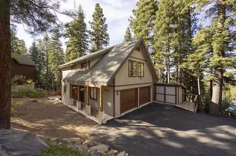 10868 Laurelwood Dr, Truckee, CA 96161