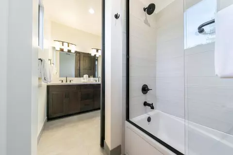 Bath - 10256 Modane Pl, Truckee, CA 96161 photo 6 of 6