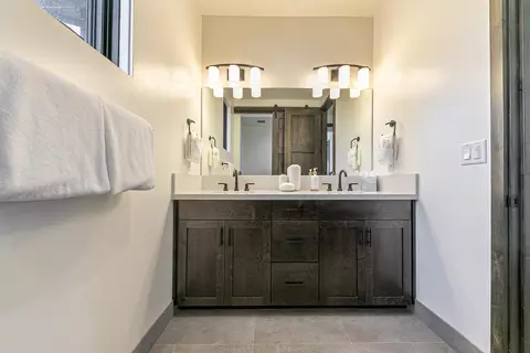 Bath - 10256 Modane Pl, Truckee, CA 96161 photo 5 of 6