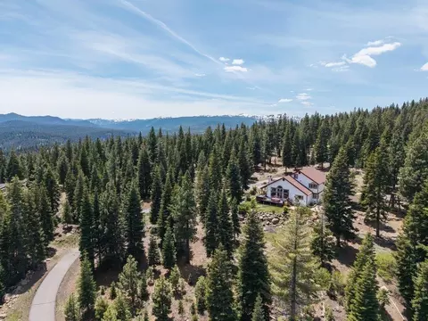 10983 Beacon Rd, Truckee, CA 96161